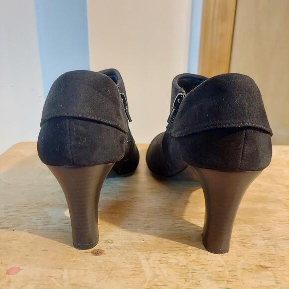 Coach And Four Women's US 7.5 Black Suede Leather Cuffed Ankle Boot Booties - Picture 3 of 9